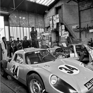 Illustration for article titled Porsche Le Mans works team at garage Provost
